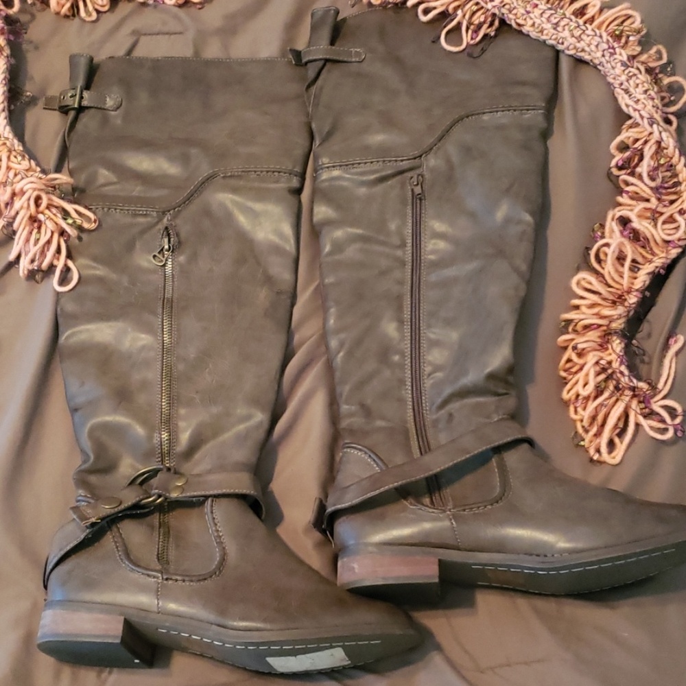 Brown boots size 8.5